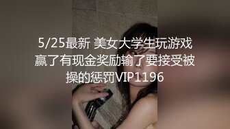 娘们发骚了，刚坐上去就一堆水。