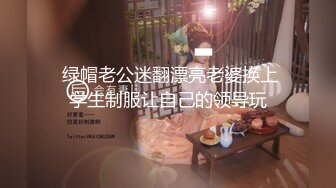 裤子下方剪个洞，好方便