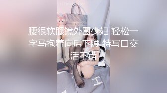 出租屋窗外潜伏偷窥邻居年轻妹子洗澡身材苗条就是奶子小了点