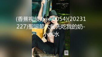 马路边艹小女友，路过的摩托车都看到了，滴滴喇叭以示敬意！