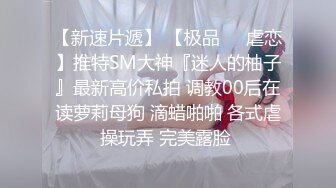 她安静的坐在椅子上唯美的展示自己的身体