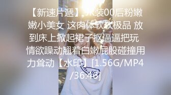 近景真实偸拍离异少妇与小青年激情造爱，少妇很满足赖赖唧唧嗲叫，小伙饥渴的像强J一样内裤不脱就进去了，少妇说干的我好爽啊