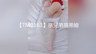 头套男和小女友无套女上位打桩抽送，呻吟不止多角度暴力打桩对大鸡吧是爱不释手