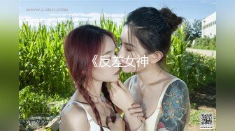 如动漫里的美女小姐姐来大姨妈小尺度，晃动奶子揉捏比奶心，应观众要求换上黑丝，翘起屁股摆弄扭动小腰