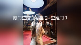 今天在店里泡到一个新加坡健身婊 被她带回家了 家里全是各种自慰SM道具 塞个肛塞开干！这大屁股 太爱了 操得时候给我一顿英文叫床