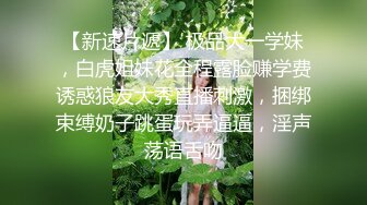 TW-大型展会抄底扫码送礼品的小姐姐