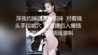 商场女厕偷拍 牛仔裤美女憋不住了 半蹲着尿 好黑的B