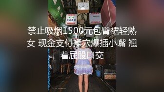 哺乳期奶妈的诱惑，双手挤奶给狼友喝小半碗新鲜的哺乳鲜奶，丝袜诱惑无毛白虎逼让小哥手掌塞进去抠出大洞洞