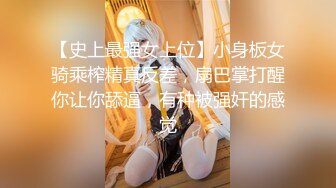 金发小网红直播按摩自己的无毛小穴