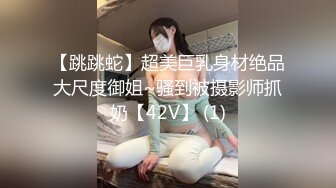 邪恶的房东暗藏摄像头偷窥多位美女租客洗澡 (1)