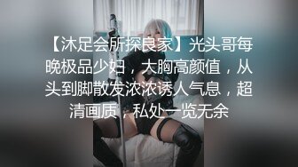 娘胎里带点骚的小女人露脸精彩大秀直播，道具玩逼给小哥口交大鸡巴69舔弄，无套抽插激情上位，射在了屁股上