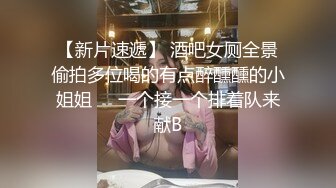    绿帽男找了个秃顶大叔干媳妇和小姨子一块淫乱3P羡慕旁人