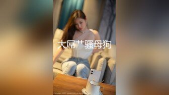 【新片速遞】 ✨极品熟女✨与街边按摩店老阿姨双飞，黑吊如龙，坐享其成，两个老阿姨轮番骑马，似强奸小伙子！[1.47G/MP4/00:29:00]