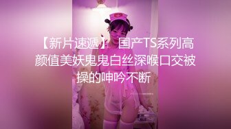 全身纹身小哥，前面插嘴后面舔逼，按着双腿抽插无套内射