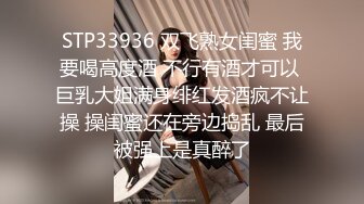 白色T恤苗条身材妹子，舌吻调情沙发上骑坐自己动床上猛操