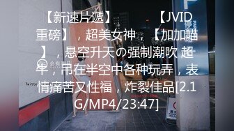 国产TS系列高颜值的大奶七七给纹身壮男的大鸡儿口硬了直接骑乘上位 后入太过刺激把自己都搞射了