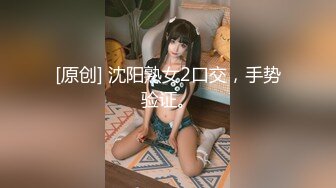 【新片速遞】 碎花裙子美少妇肉丝大腿，性感丰满大白屁股第一视角 露脸自慰淫水白浆可不少