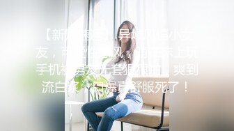 身材不错的小少妇露脸跟狼友互动撩骚，听狼友指挥脱光光展示，特写展示紧致小穴，电动小舌头舔弄奶子和骚逼