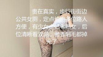 酒店实录 三个大哥一起组队找外围，外围轮流转，一张床上一小时之内被干了三次 你方唱罢我登场