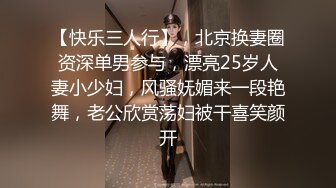 潜入茶楼女厕偷拍一个玩游戏的漂亮美女