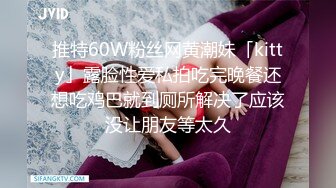 熟女的幸福全程露脸玩群P，情趣装加道具各种淫乱激情，几个熟女大姐把几个年轻小哥伺候的射了一次又一次