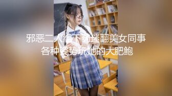   黑丝高跟极品风骚模特用奶子不停的往小哥身上蹭，浪叫呻吟69交舔逼逼，给小哥舔菊花好刺激