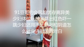 屌丝小刘经常中午趁着大家吃饭时间❤️偷偷溜进单位女厕偷窥暗恋已久的高冷女同事尿尿