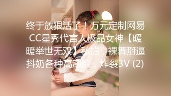 00后小妹的性感展示，全程露脸大秀扩阴器撑开粉嫩骚穴给狼友看特写，撅着屁股爆菊花给狼友看，小黄瓜抽插