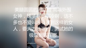  这妞好骚，开档丝袜情趣嘴里叼着内裤坐插假鸡巴蹂躏骚穴，浪叫呻吟不止表情好骚