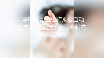 路边抄底短裙美女穿着前面是透明的内裤 能清楚的看到是个无毛的小嫩B