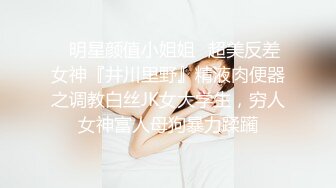 幽暗的宾馆房间里一对情侣正在疯狂偷情