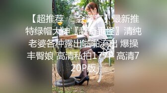 小奶狗面无表情任凭主人玩弄抽插