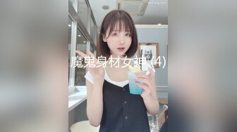 【新片速遞 】 风骚的小少妇活好不粘人，露脸大秀啪啪直播，深喉口交大鸡巴， 享受大哥的疯狂抽插爆草，无套内射中出刺激