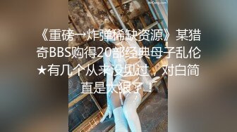 商场女厕全景偷拍制服美女职员的极品小黑鲍