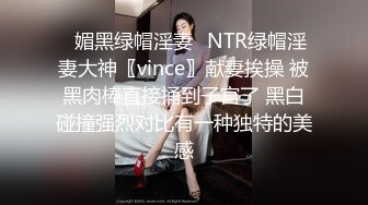 9/18最新 圣诞节给情人买了不少礼物开房穿上情趣黑丝战衣啪啪VIP1196