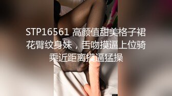 美女被黑祖宗超长肉棒爆菊花 骚逼被操的一开一合 烂屁眼都合不拢了 都还没有整根插入 已受不了了