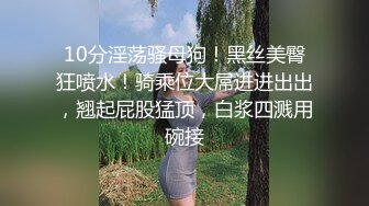 尾随偷拍极品靓女短裙粉色丁字裤椅子下拍摄露毛高跟鞋抹胸裙美女买小吃修长美腿搭配浅黄内