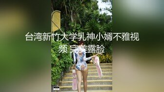 风骚小少妇露脸近距离让小哥玩逼给狼友看，扩阴器撑开看子宫，筷子往里捅，多道具抽插玩弄尿尿给你看好骚啊[