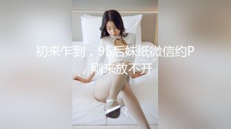 商场一路跟踪抄底 短裙美女 淘气的B毛从内裤边上钻出来透透气