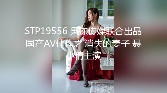 【新片速遞】   商场女厕全景偷拍❤️美女服务员的极品小黑鲍