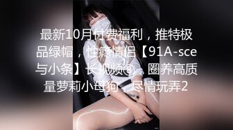  竹林中大战网红脸女神，苗条好身材后入操逼，掰腿侧入，感觉像是女人带了假道具