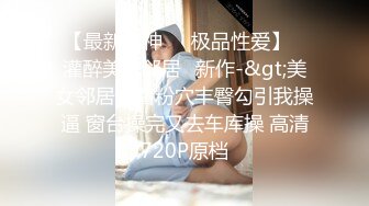 灯笼裤高跟美女拉大号粉嫩小穴大开口1