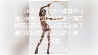 邪恶三人组下药迷翻公司的美女同事带回酒店各种姿势玩4P