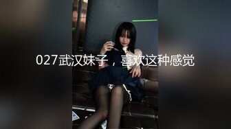 商场女厕全景偷拍背包少妇嘘嘘眼神非常犀利差点被她发现