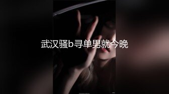 大屁股女友骑在我的鸡巴上，白浆四溢