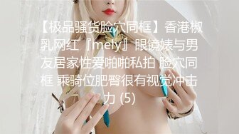 小哥双飞两姐妹全程露脸，姐姐来大姨妈了打辅助一起玩妹妹，让姐姐口交大鸡巴舔奶子爆草骚妹子，各种抽插