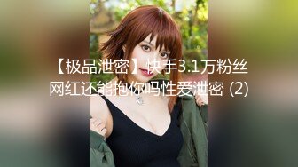  气质小少妇露脸一个人在家卖骚，跟狼友互动听指挥，慢慢脱光展示茂密的大黑逼