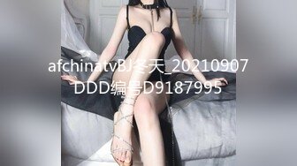 【新片速遞】  C罩杯顶级美乳，黑丝美腿眼镜美妞，大战头套男，扒掉内裤第一视角正入，夹着奶子乳交爽翻