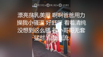 妹子怎么就坐地板砖上玩起来了