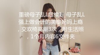 时尚牛仔裤女孩进屋就脱光上衣露出弹性美乳迫不及待吃JJ深喉兴奋在激情啪啪口爆